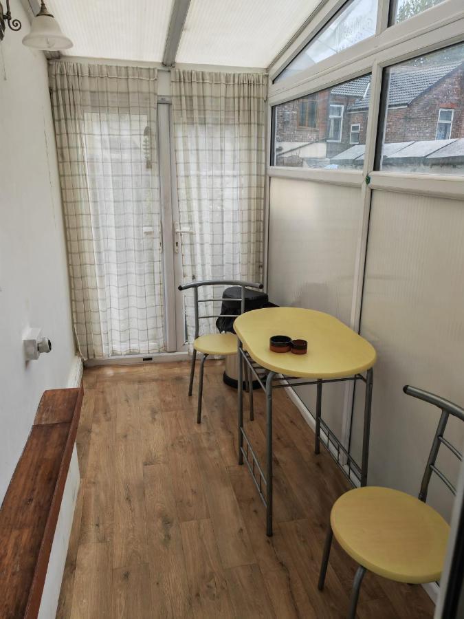 White House Apartment Manchester Bagian luar foto