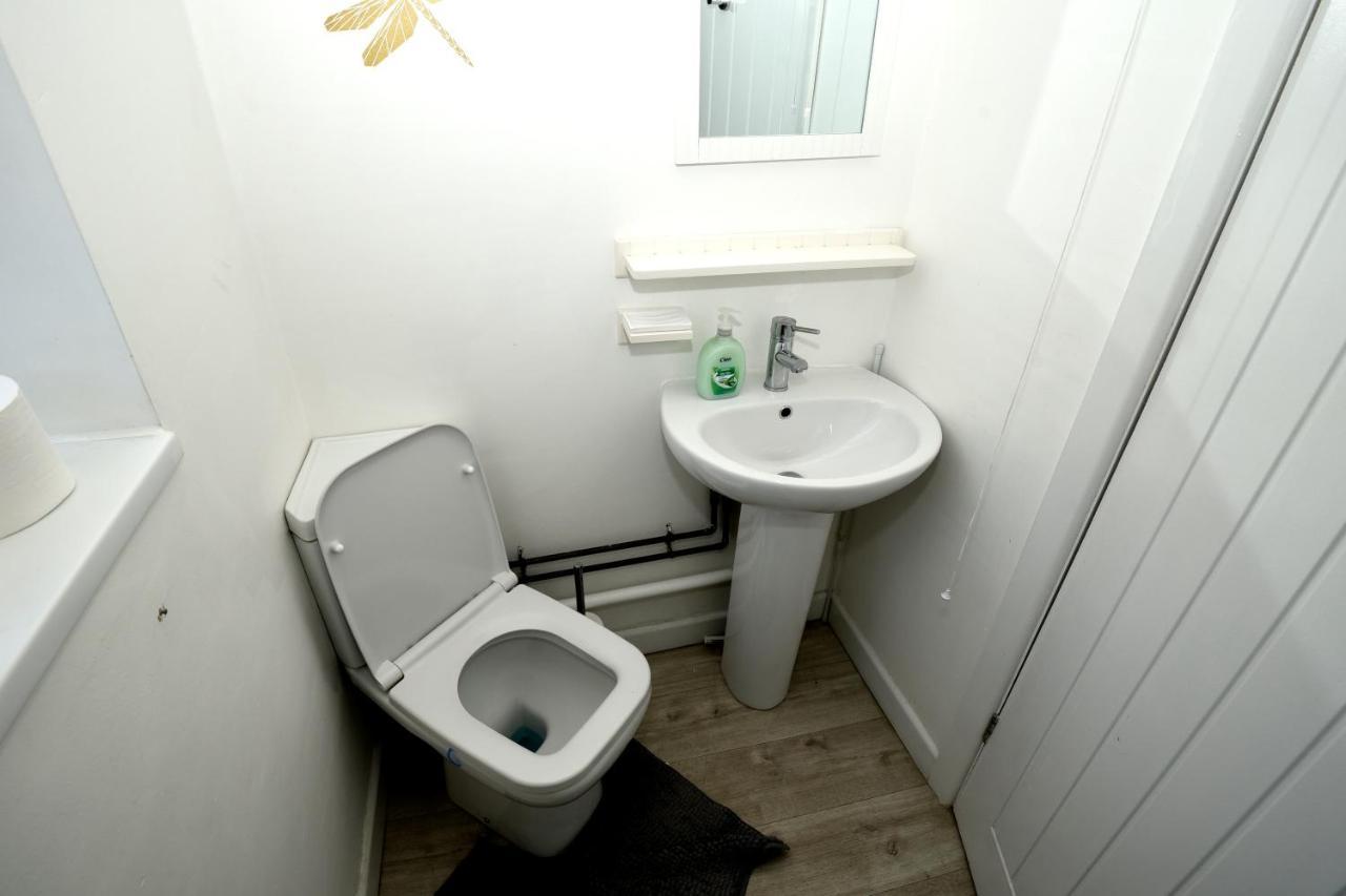 White House Apartment Manchester Bagian luar foto